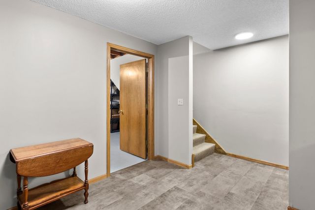 420 Village Court, Cambridge, MN 55008