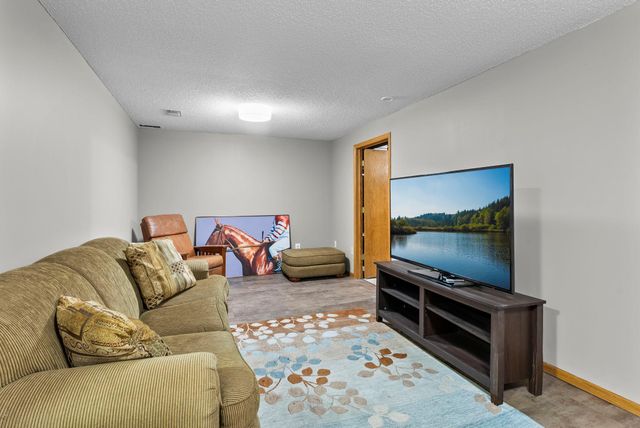 420 Village Court, Cambridge, MN 55008