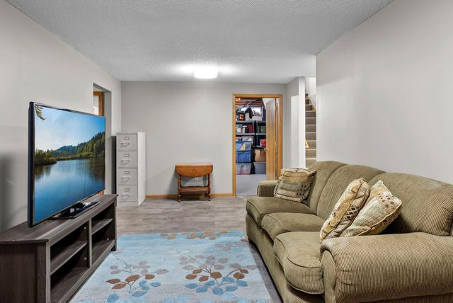 420 Village Court, Cambridge, MN 55008