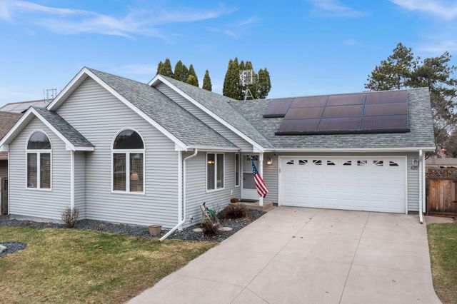 420 Village Court, Cambridge, MN 55008