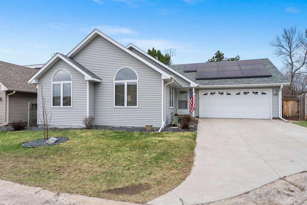 420 Village Court, Cambridge, MN 55008