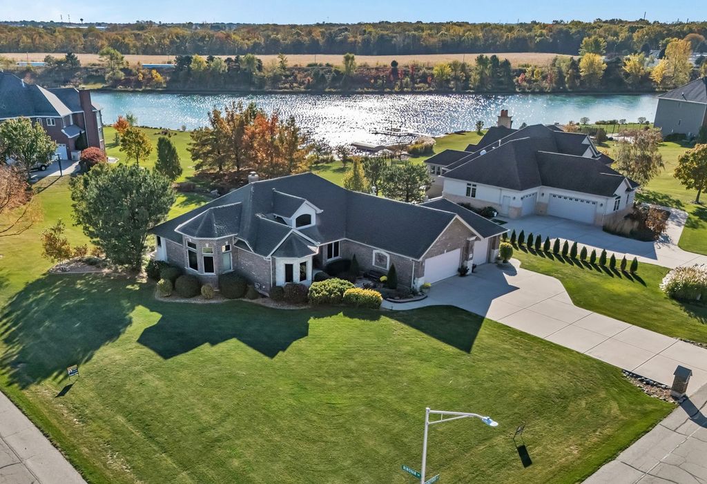 202 Barefoot Court, Minooka, IL 60447