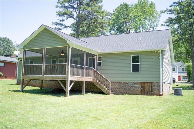 121 Maplewood Avenue, Thomasville, NC 27360