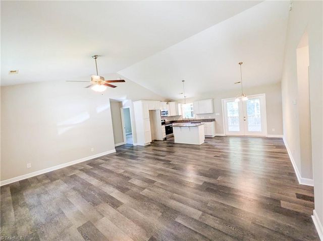 121 Maplewood Avenue, Thomasville, NC 27360
