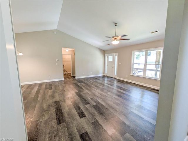 121 Maplewood Avenue, Thomasville, NC 27360