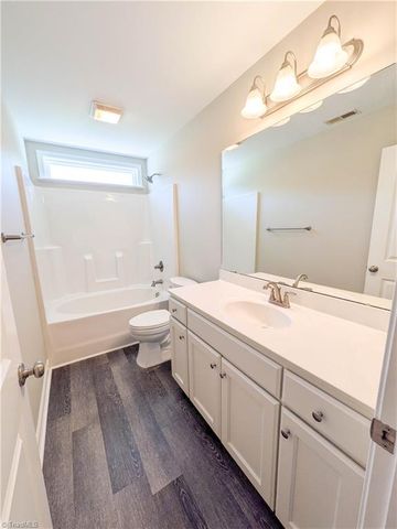121 Maplewood Avenue, Thomasville, NC 27360