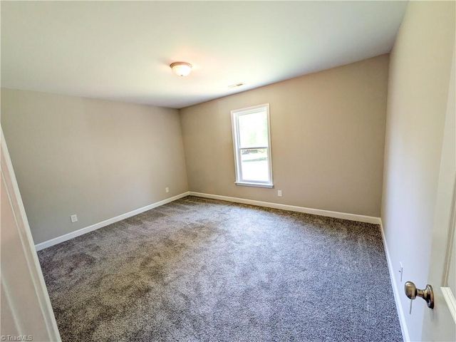 121 Maplewood Avenue, Thomasville, NC 27360