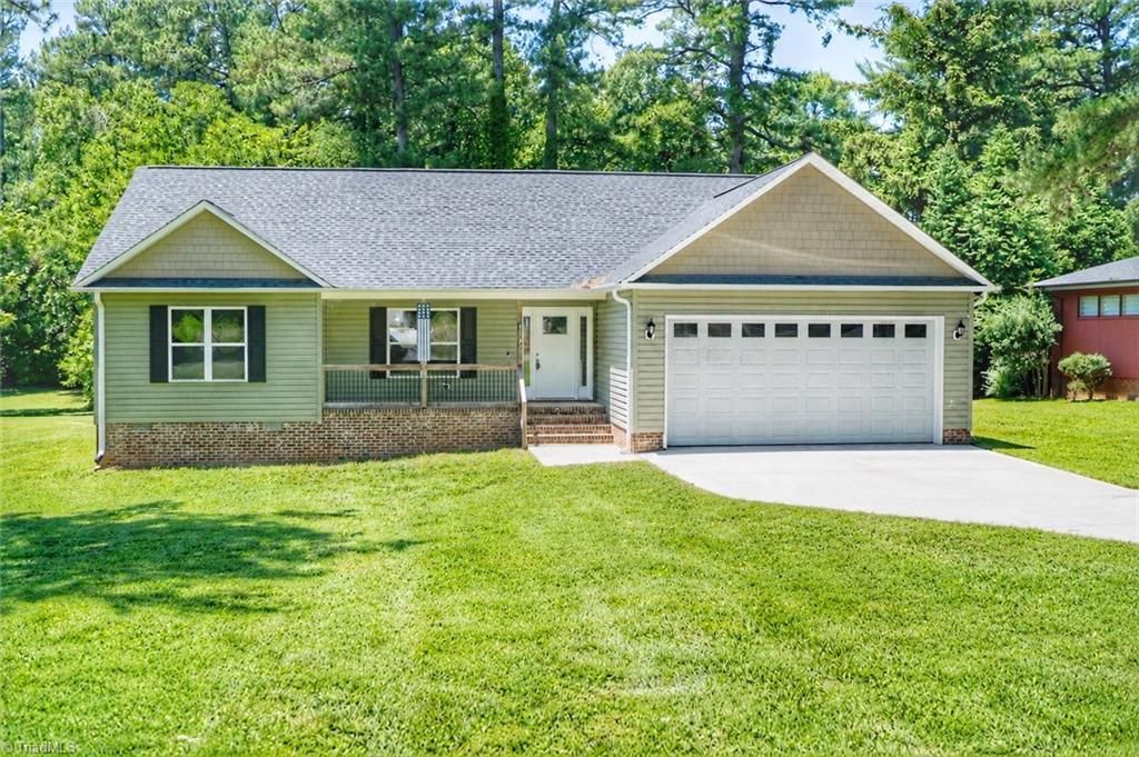 121 Maplewood Avenue, Thomasville, NC 27360