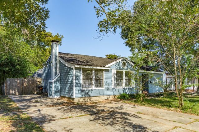 731 Kyle Street, Angleton, TX 77515