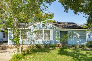 731 Kyle Street, Angleton, TX 77515