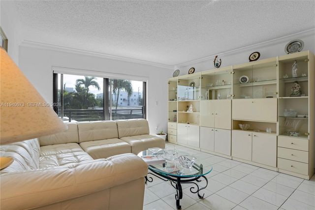 7801 Abbott Ave 302, Miami Beach, FL 33141