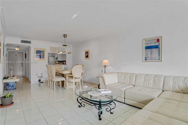 7801 Abbott Ave 302, Miami Beach, FL 33141