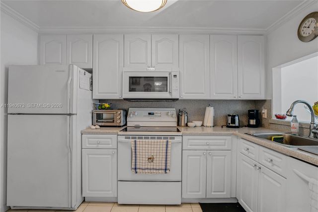 7801 Abbott Ave 302, Miami Beach, FL 33141