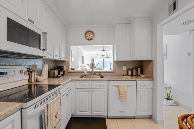 7801 Abbott Ave 302, Miami Beach, FL 33141