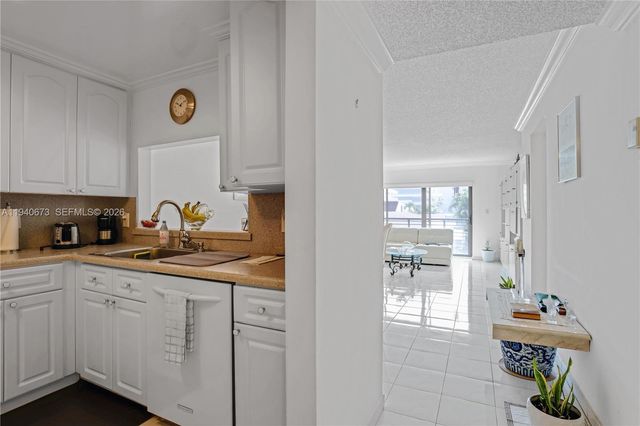 7801 Abbott Ave 302, Miami Beach, FL 33141