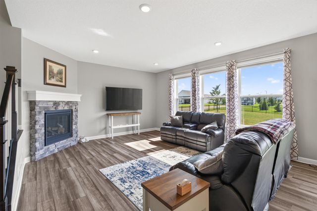 8384 Yearling Trail, Woodbury, MN 55129