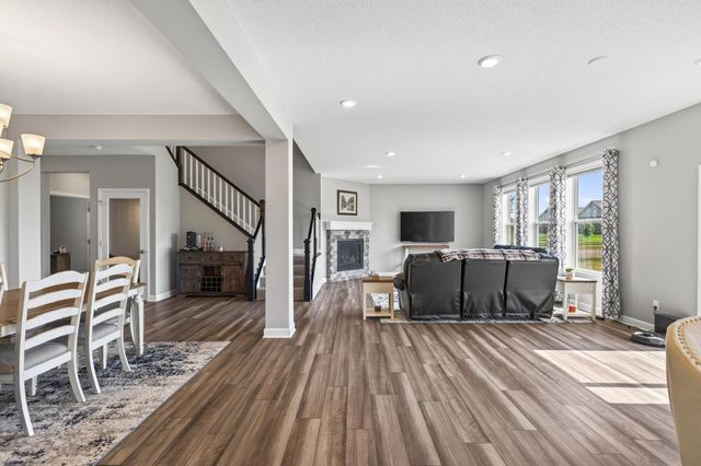 8384 Yearling Trail, Woodbury, MN 55129