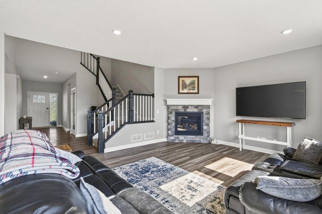 8384 Yearling Trail, Woodbury, MN 55129