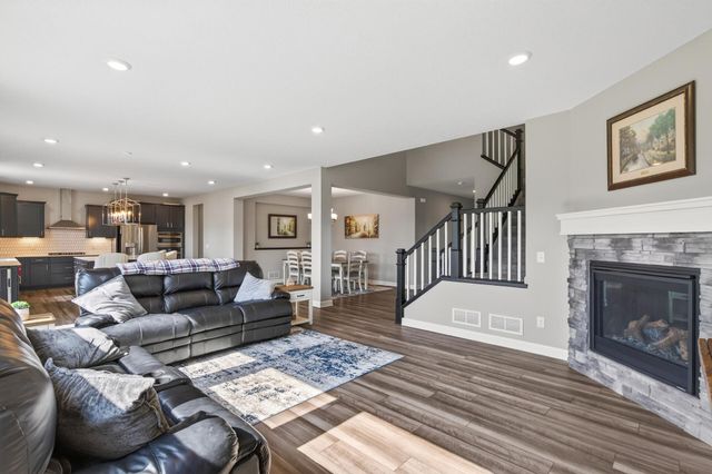 8384 Yearling Trail, Woodbury, MN 55129