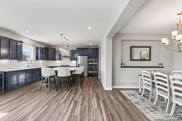 8384 Yearling Trail, Woodbury, MN 55129