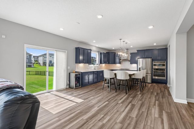 8384 Yearling Trail, Woodbury, MN 55129