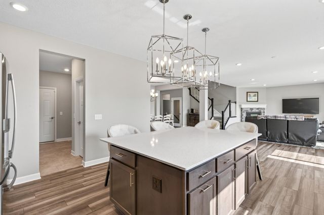 8384 Yearling Trail, Woodbury, MN 55129