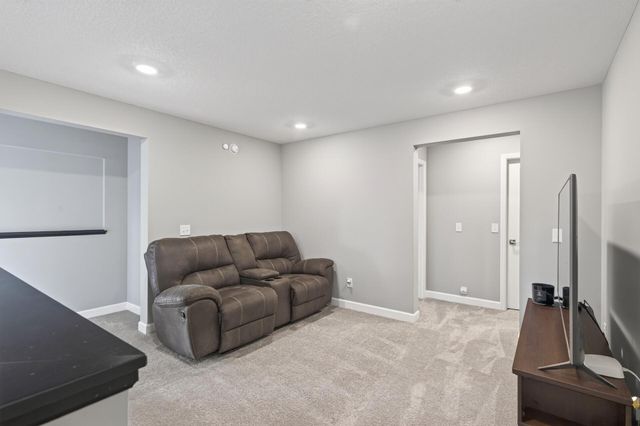 8384 Yearling Trail, Woodbury, MN 55129