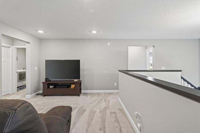 8384 Yearling Trail, Woodbury, MN 55129