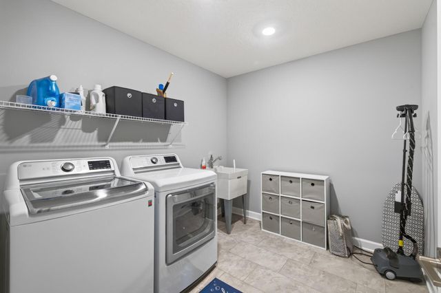 8384 Yearling Trail, Woodbury, MN 55129