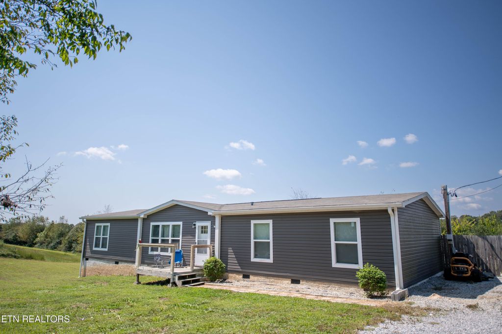 227 Woodby Fridley Rd, Sweetwater, TN 37874