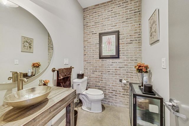 3316 N Halsted Street, Chicago, IL 60657