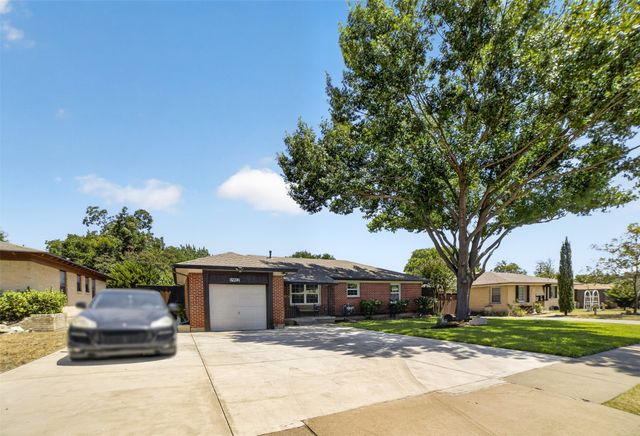 1912 Oldgate Lane, Garland, TX 75042