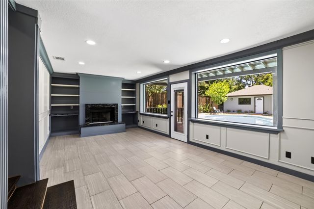1912 Oldgate Lane, Garland, TX 75042
