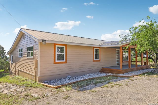 235 MOUNTAIN CREEK RD, Pipe Creek, TX 78063