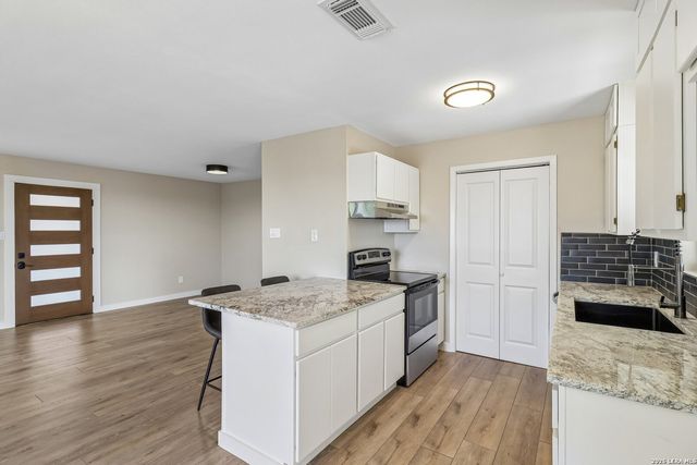 235 MOUNTAIN CREEK RD, Pipe Creek, TX 78063