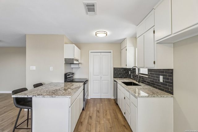 235 MOUNTAIN CREEK RD, Pipe Creek, TX 78063