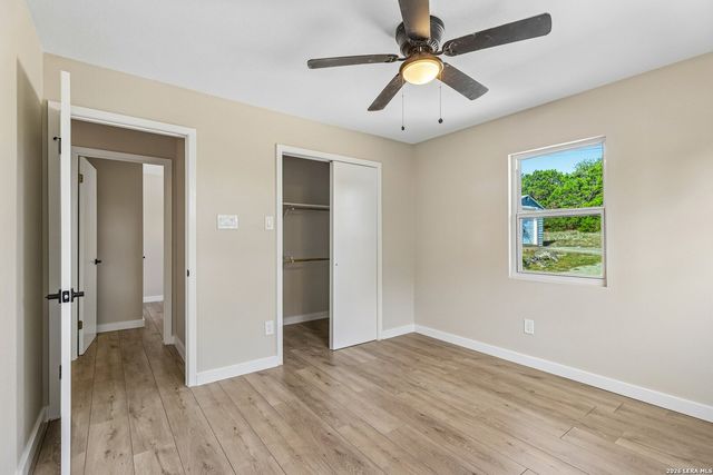 235 MOUNTAIN CREEK RD, Pipe Creek, TX 78063