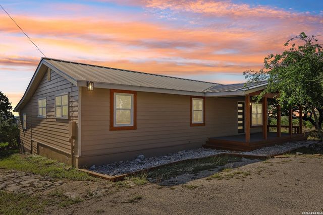 235 MOUNTAIN CREEK RD, Pipe Creek, TX 78063