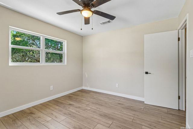235 MOUNTAIN CREEK RD, Pipe Creek, TX 78063