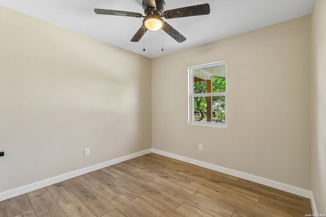 235 MOUNTAIN CREEK RD, Pipe Creek, TX 78063