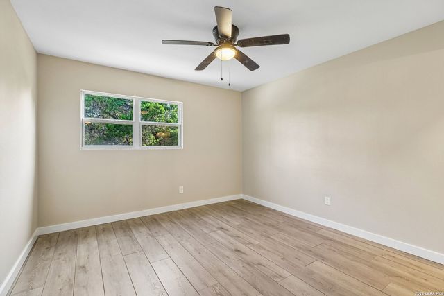 235 MOUNTAIN CREEK RD, Pipe Creek, TX 78063