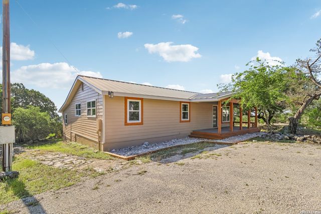 235 MOUNTAIN CREEK RD, Pipe Creek, TX 78063