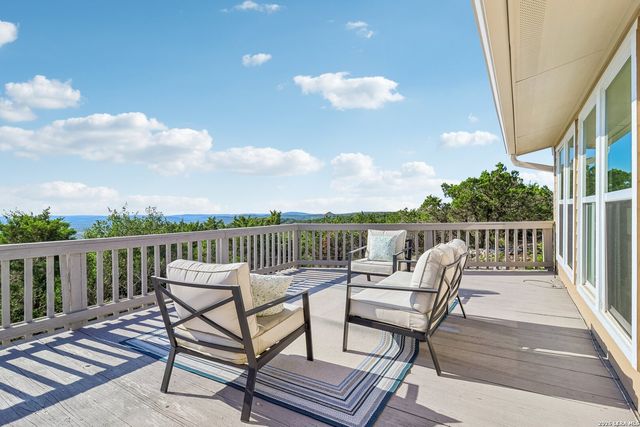 235 MOUNTAIN CREEK RD, Pipe Creek, TX 78063
