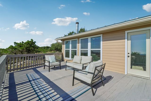 235 MOUNTAIN CREEK RD, Pipe Creek, TX 78063