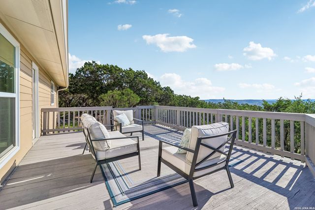 235 MOUNTAIN CREEK RD, Pipe Creek, TX 78063