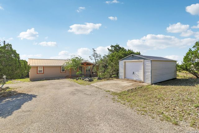 235 MOUNTAIN CREEK RD, Pipe Creek, TX 78063