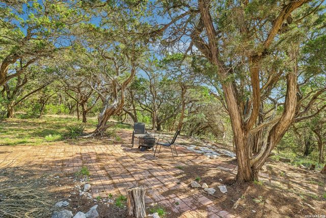 235 MOUNTAIN CREEK RD, Pipe Creek, TX 78063
