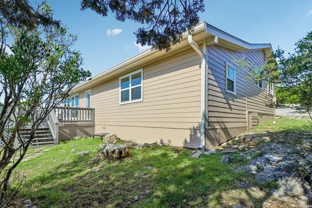 235 MOUNTAIN CREEK RD, Pipe Creek, TX 78063