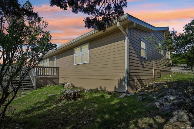 235 MOUNTAIN CREEK RD, Pipe Creek, TX 78063