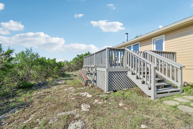 235 MOUNTAIN CREEK RD, Pipe Creek, TX 78063